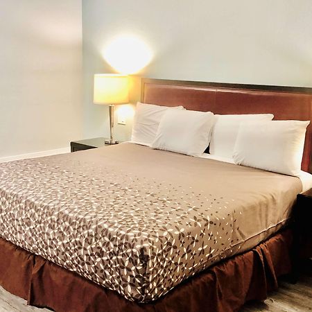 Montgomery Inn & Suites Bagian luar foto