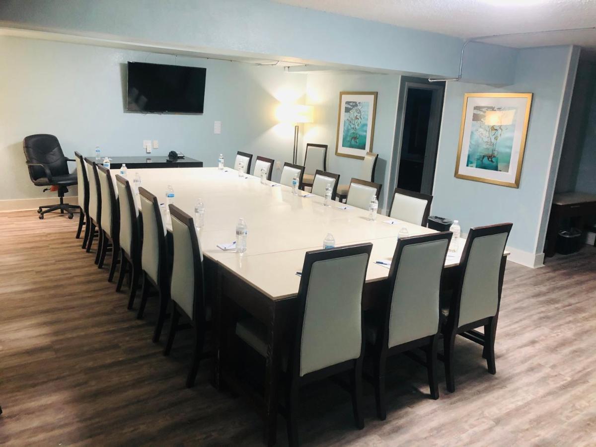 Montgomery Inn & Suites Bagian luar foto