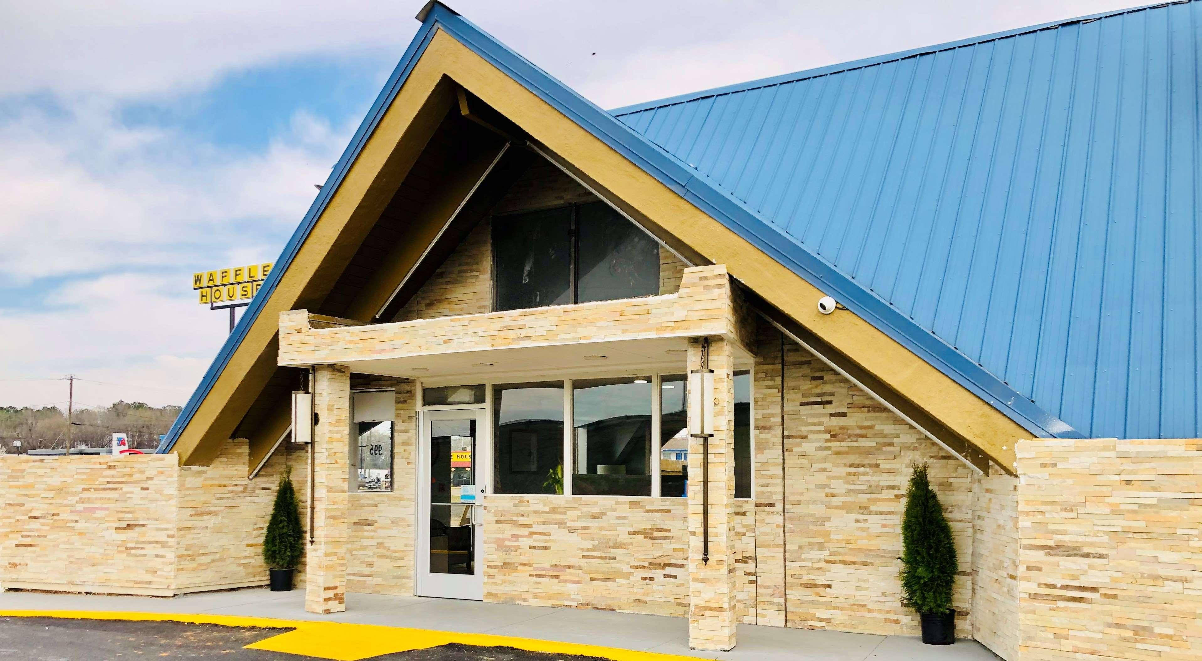 Montgomery Inn & Suites Bagian luar foto